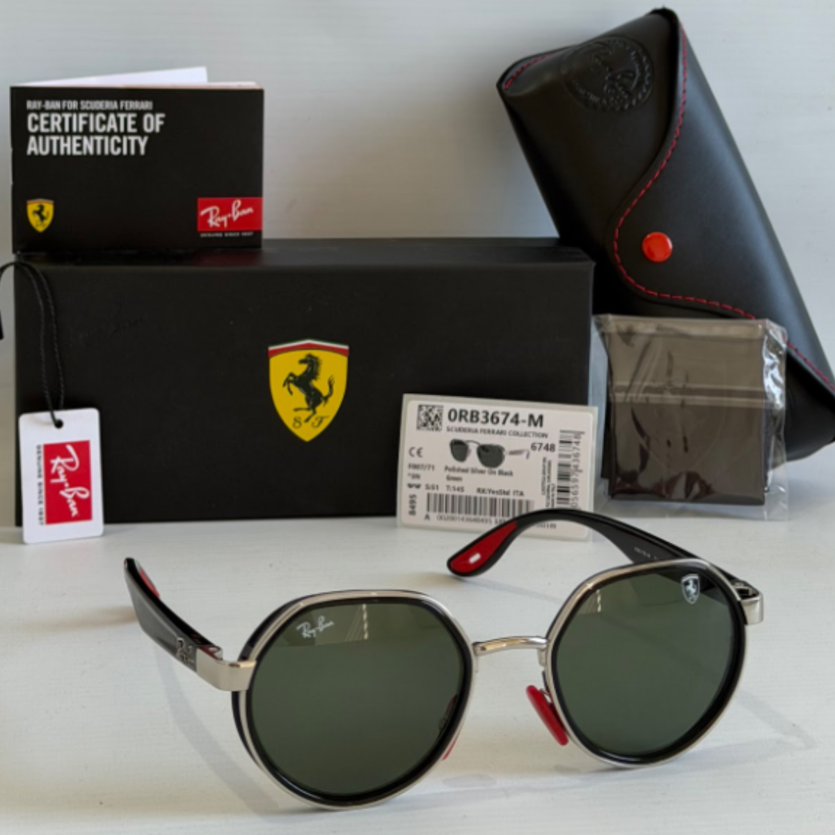 Scuderia Ferrari Plata con lentes verdes