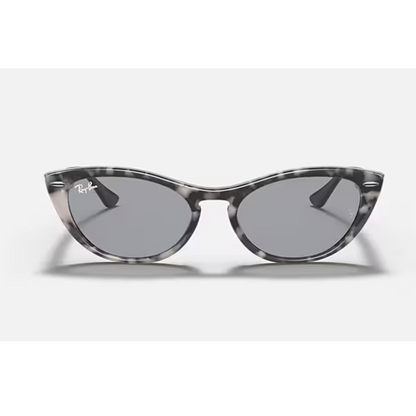 Diseño cat eye elegante con acabado marmolado gris