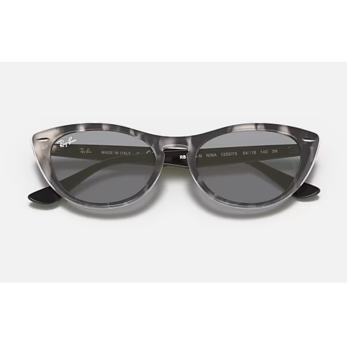 Diseño cat eye elegante con acabado marmolado gris