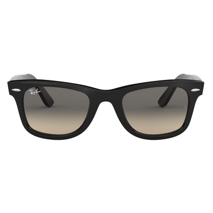 Diseño Wayfarer clásico con acabado negro elegante