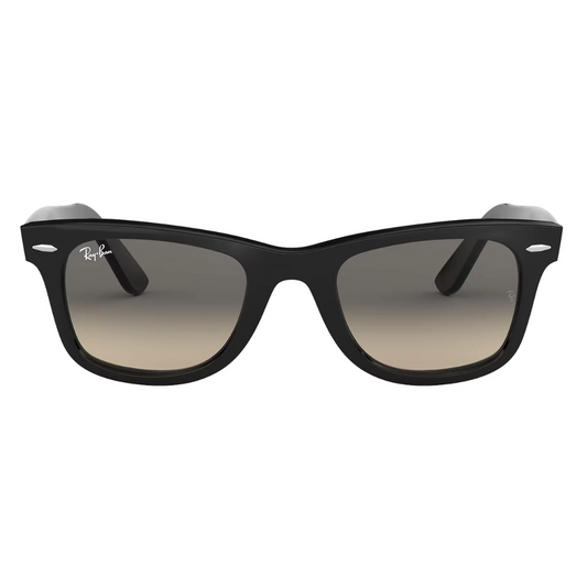 Diseño Wayfarer clásico con acabado negro elegante