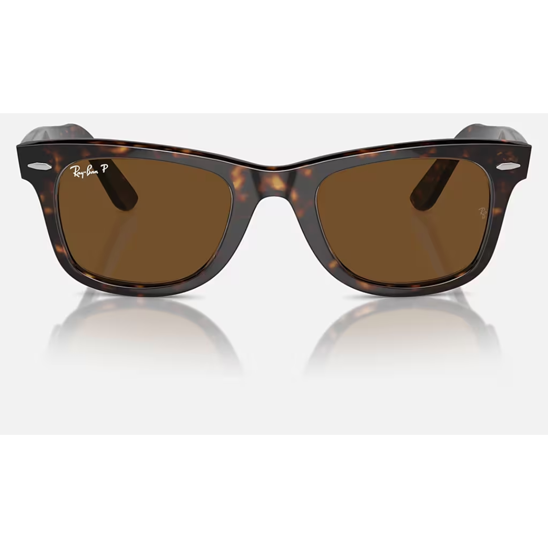 Diseño Wayfarer clásico con acabado carey premium.